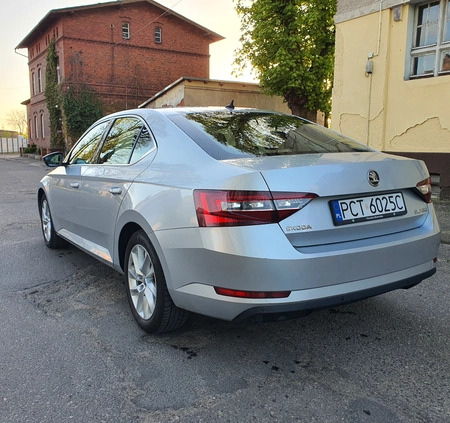 Skoda Superb cena 59040 przebieg: 230590, rok produkcji 2017 z Czarnków małe 22